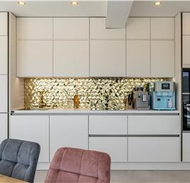 4 bedroom villa with heated pool and sea view in Vinišće, sleeps 8